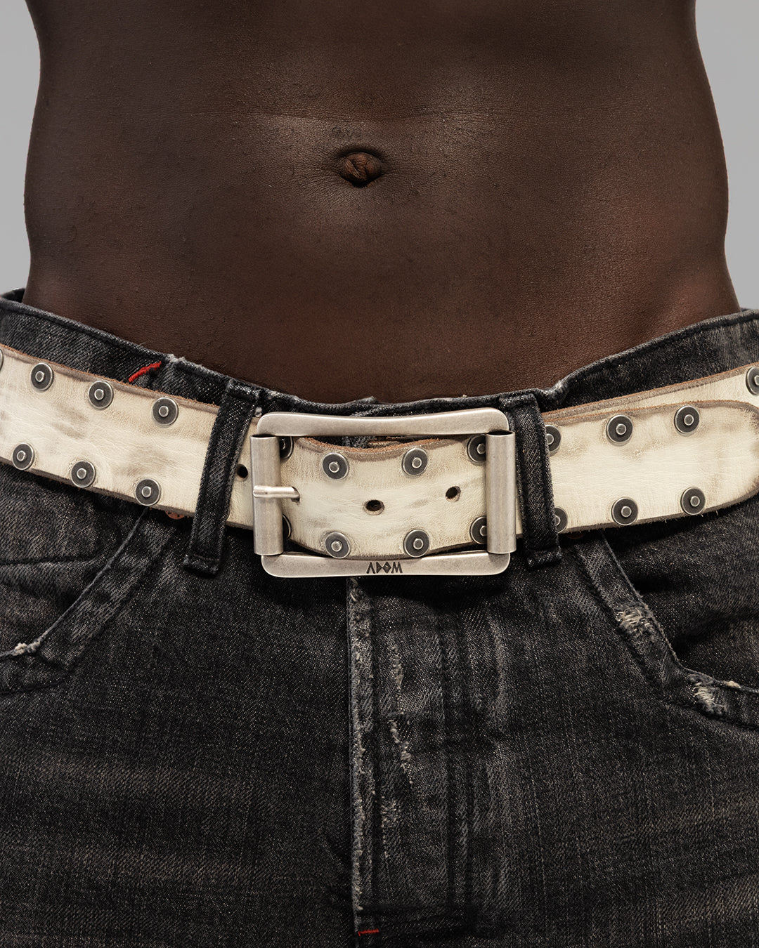 RIVETED LEATHER BELT