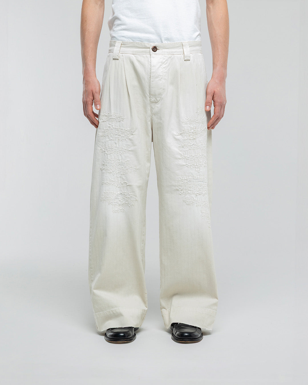 RIPPED WHITE BAGGY CHINOS