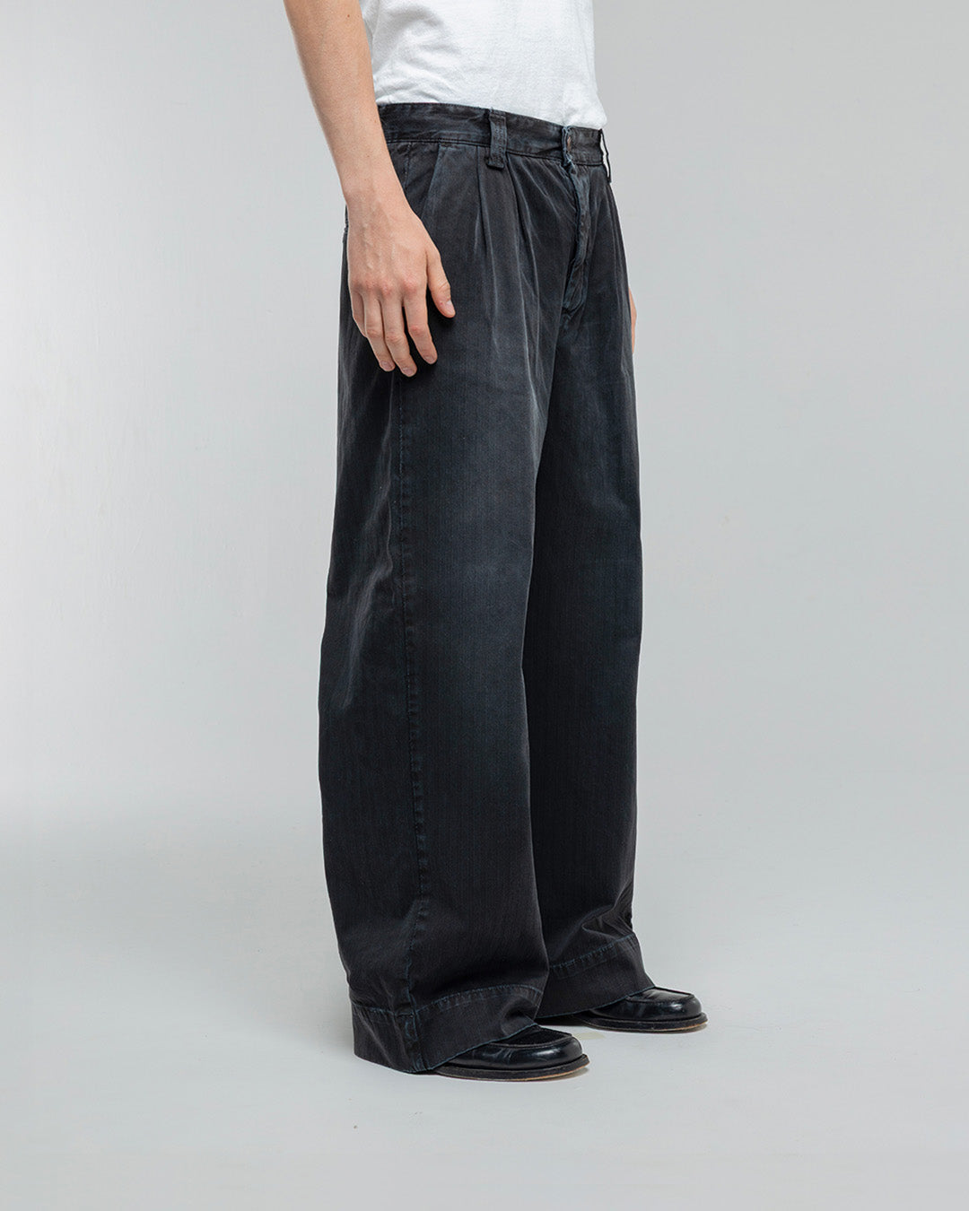 BLACK BAGGY CHINOS