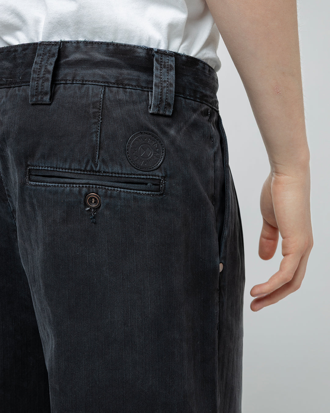 BLACK BAGGY CHINOS