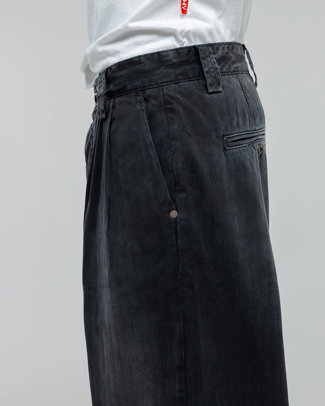BLACK BAGGY CHINOS